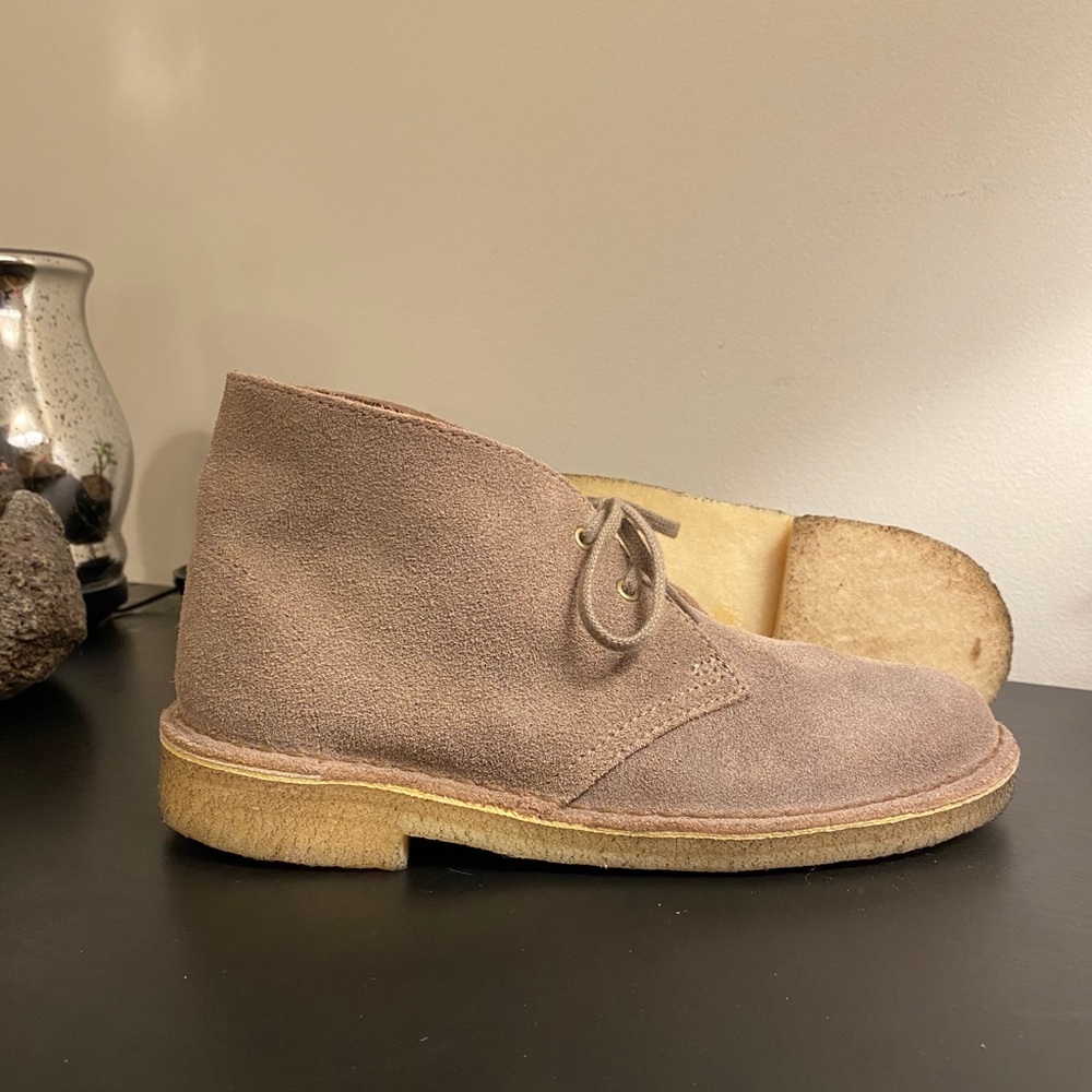 Woman’s Clarks Originals size 7 suede desert boots